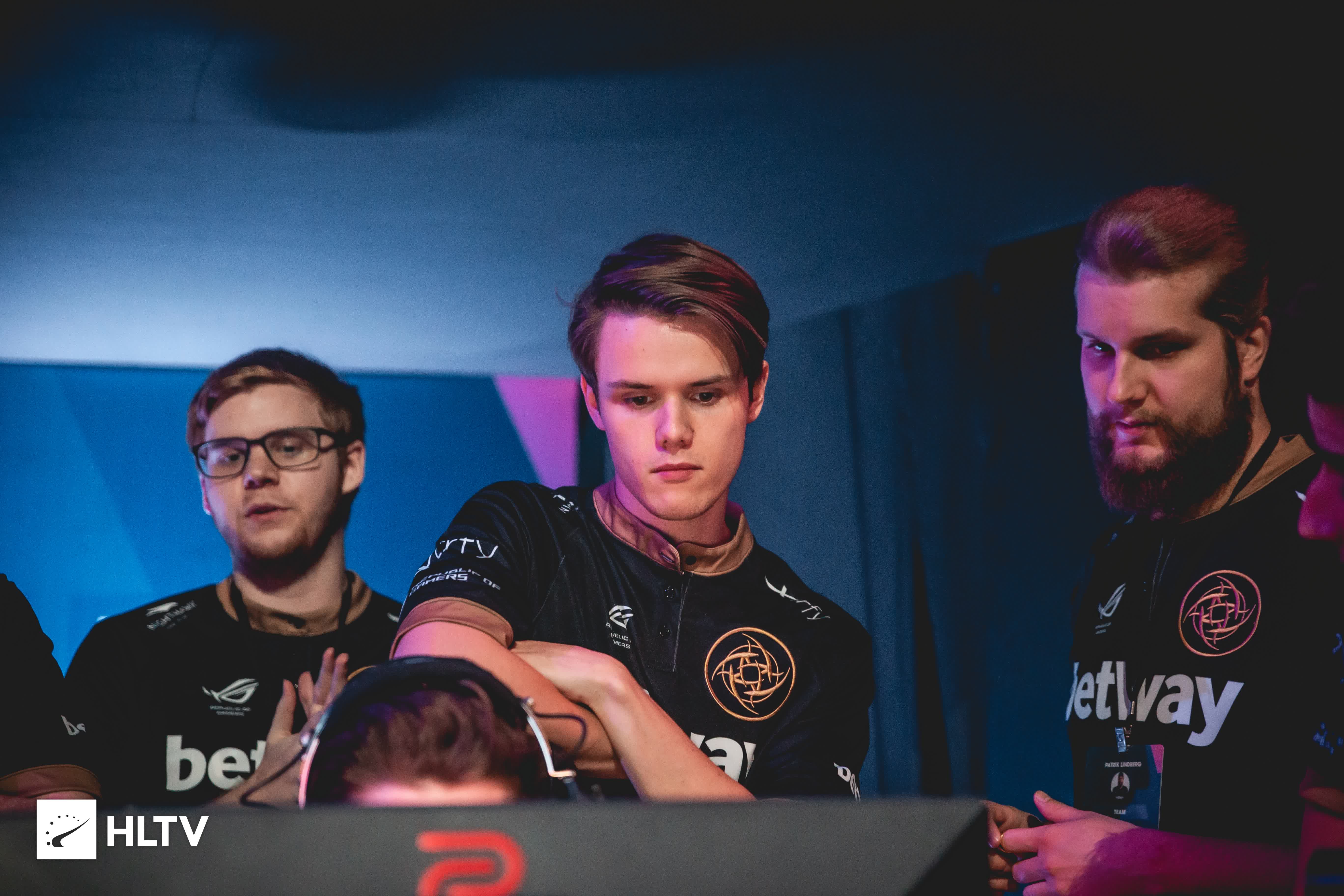 的激烈比拼 的激烈比拼